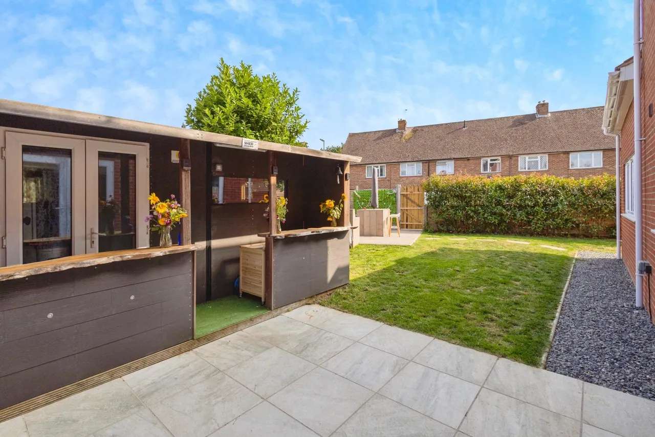 Restawyle Avenue, Hayling Island, PO11, photo 4