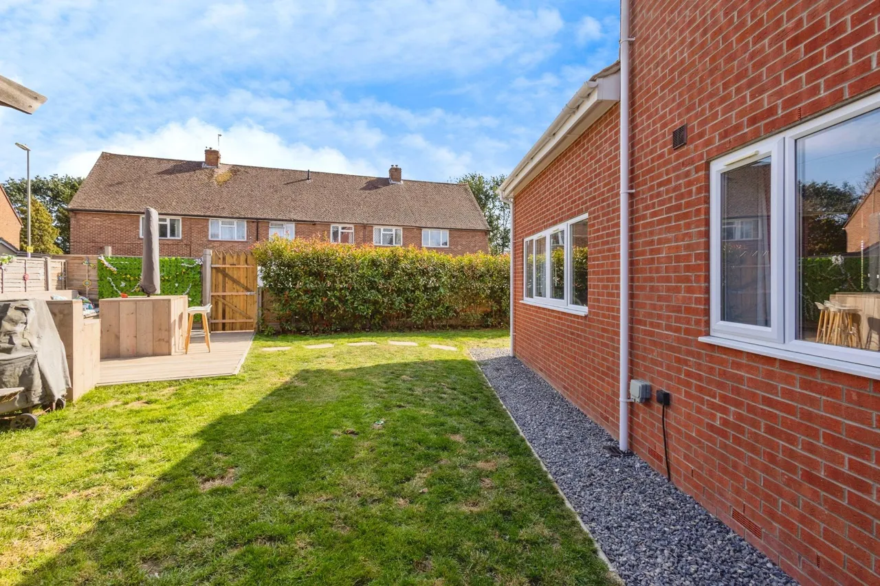 Restawyle Avenue, Hayling Island, PO11, photo 19