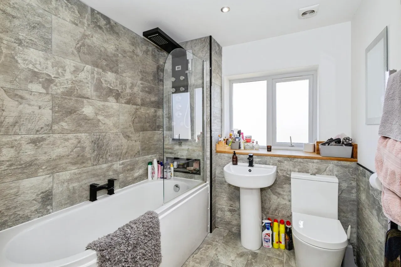 Restawyle Avenue, Hayling Island, PO11, photo 17