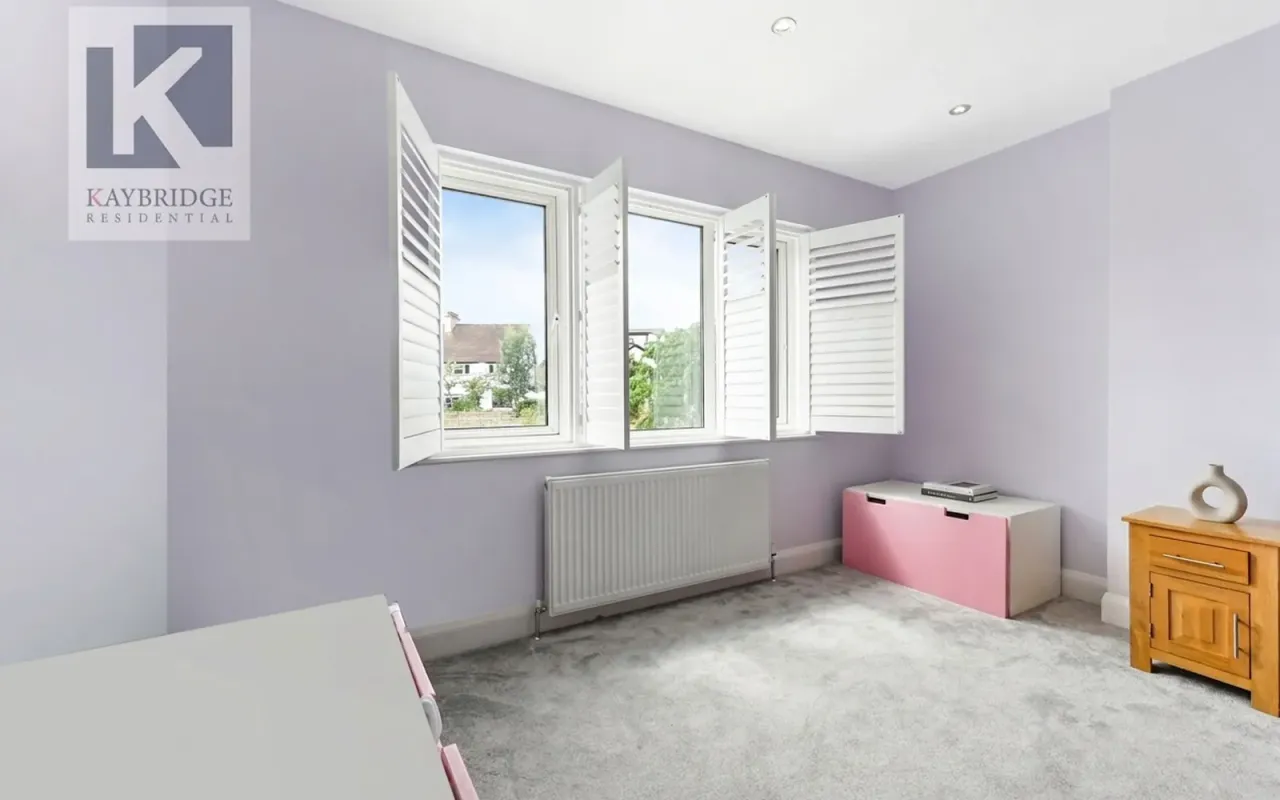 Briarwood Road, Epsom, KT17, photo 14