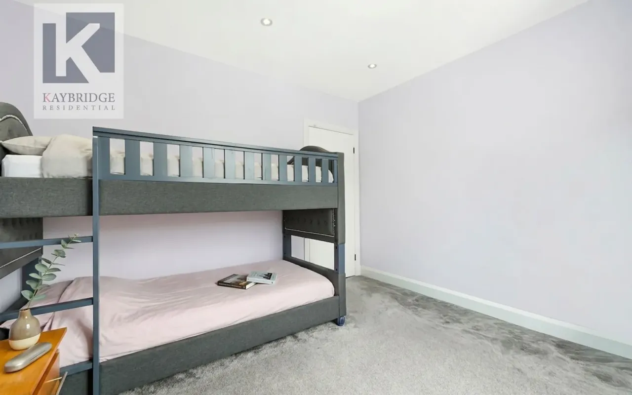 Briarwood Road, Epsom, KT17, photo 13