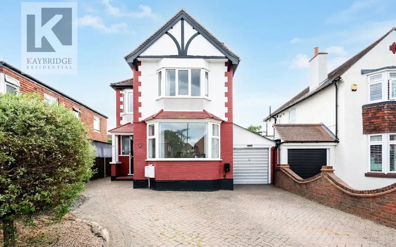 4 bed house for sale — Briarwood Road, Epsom, KT17