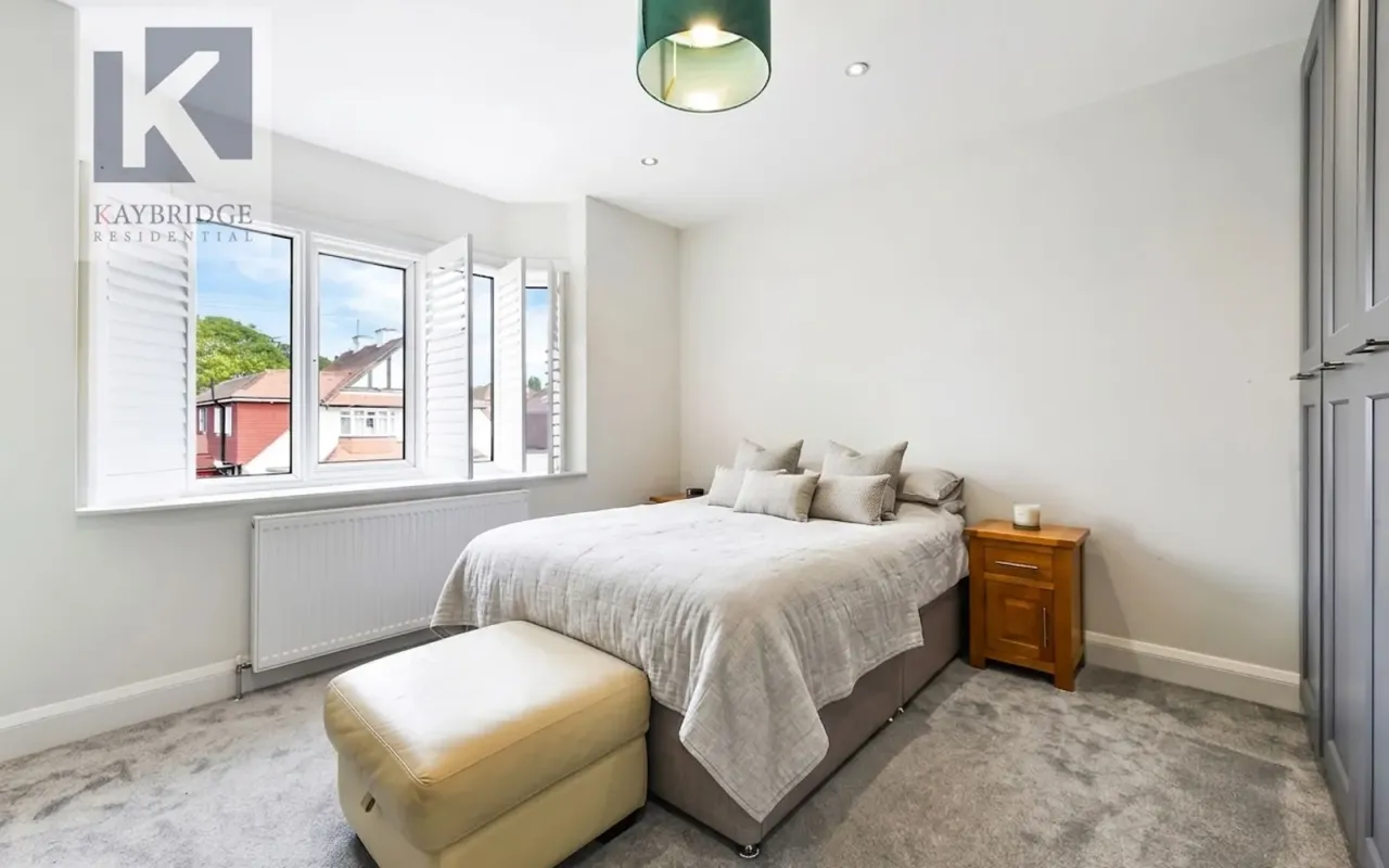 Briarwood Road, Epsom, KT17, photo 8