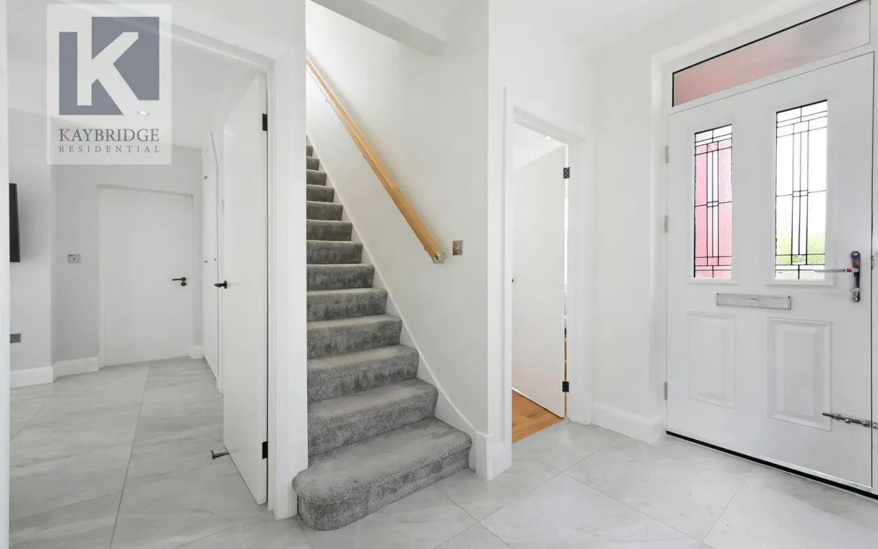 Briarwood Road, Epsom, KT17, photo 7