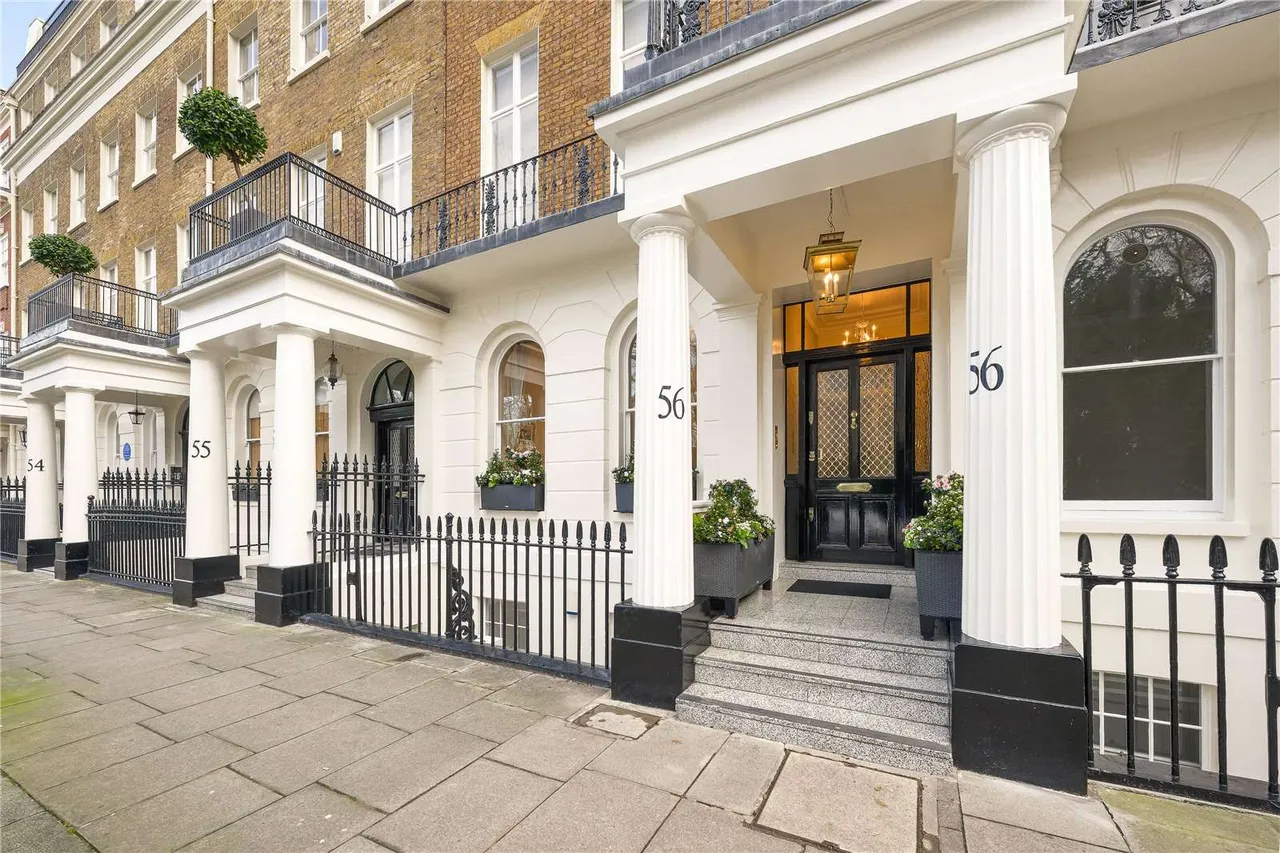2 bed flat for sale — Eaton Square, London, SW1W 9BG