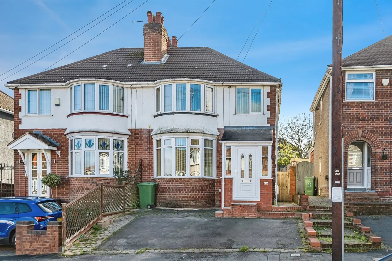 3 bed house for sale — Old Park Road, Wrens Nest, Dudley