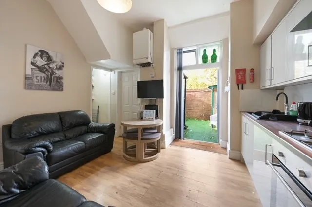 4 bed student accomodation to rent — ., Preston, Lancashire, PR1 7PY