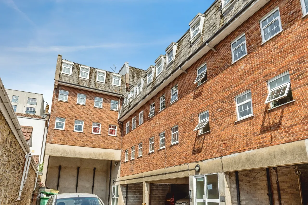 2 bed flat for sale, Richmond Dale, Bristol, BS8