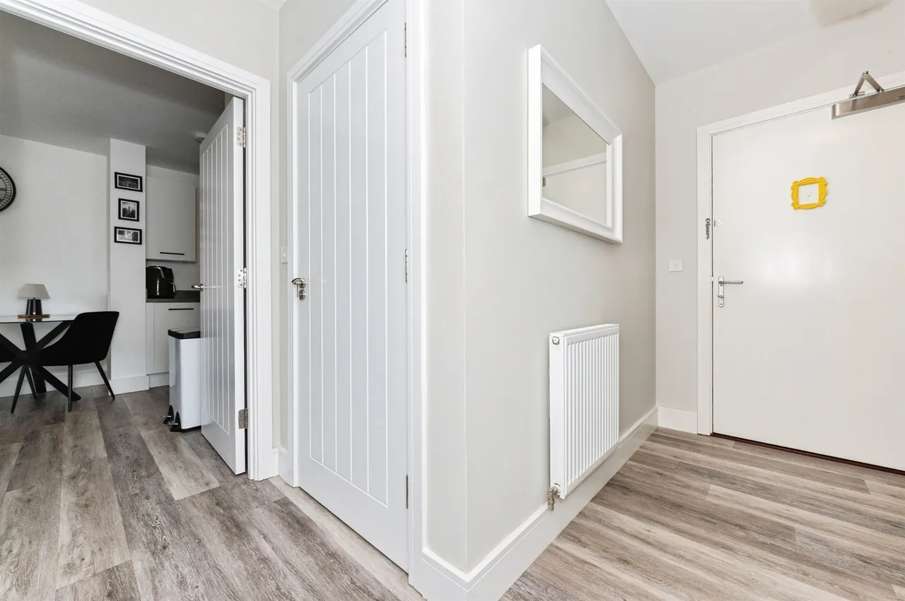 Windstar Drive, South Ockendon, RM15, photo 11