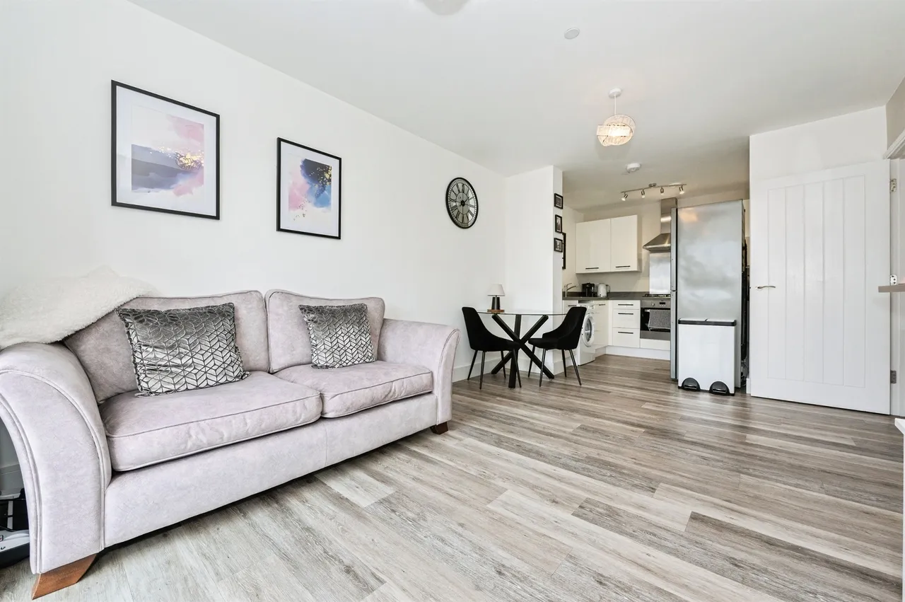 1 bed flat for sale, Windstar Drive, South Ockendon, RM15
