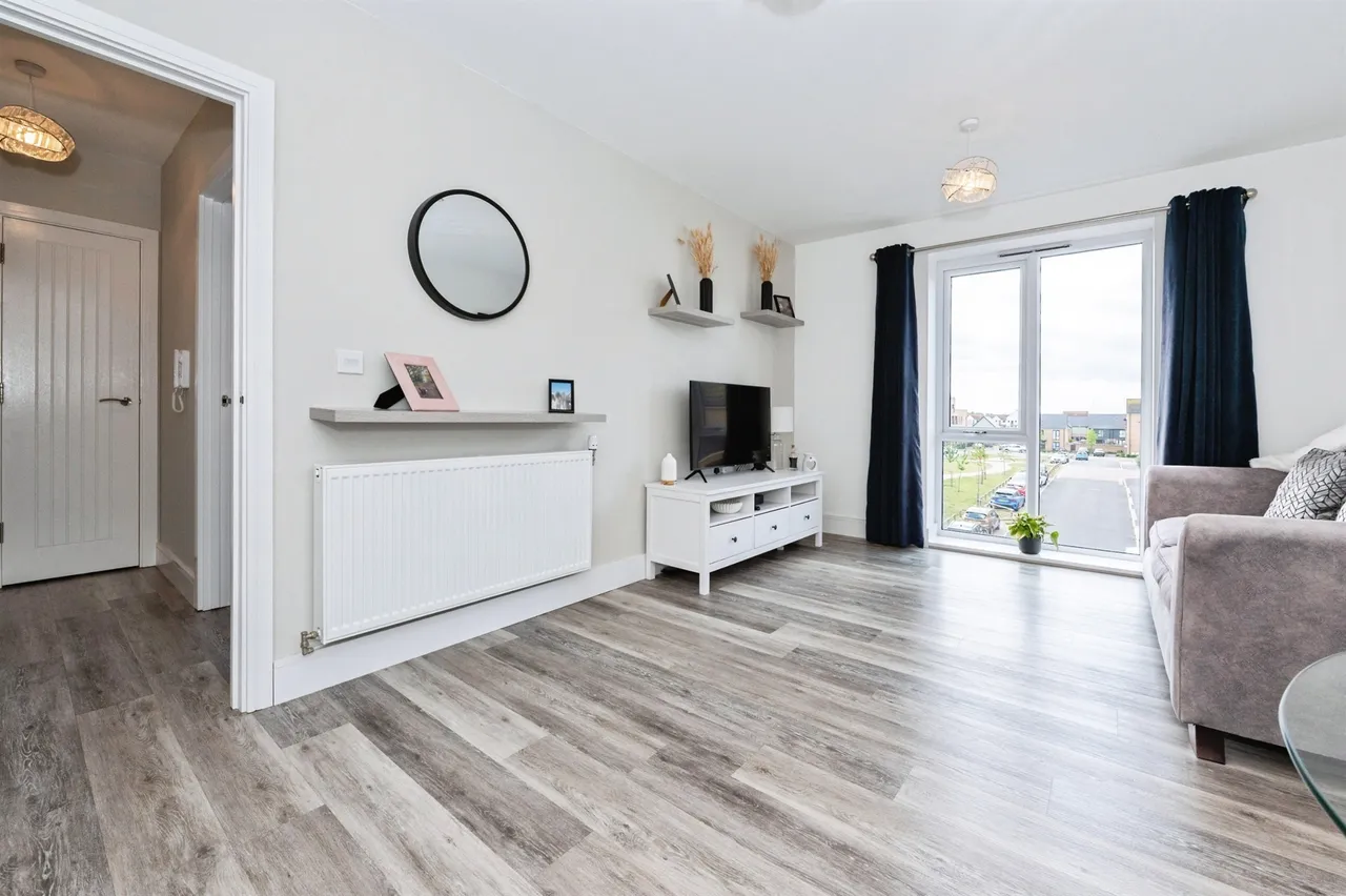 Windstar Drive, South Ockendon, RM15, photo 4