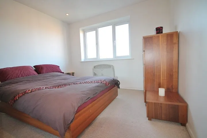 Feltham, Middlesex, photo 2