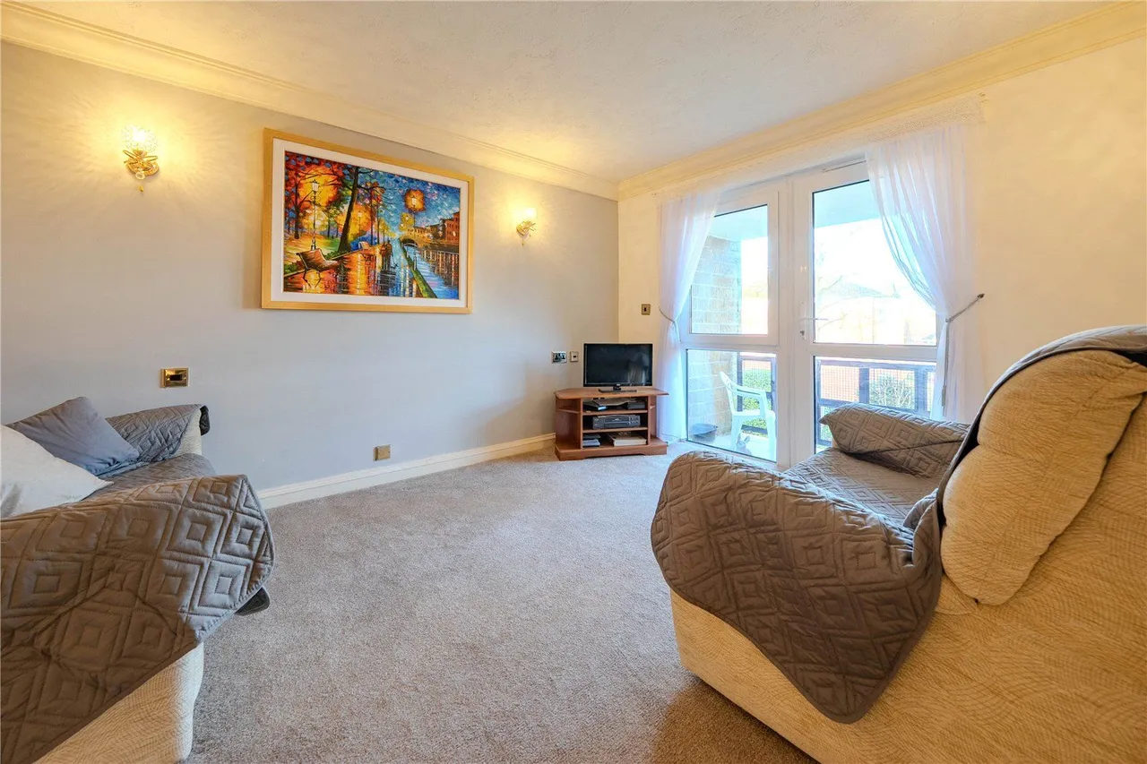 Harrogate Road, LS17, photo 4