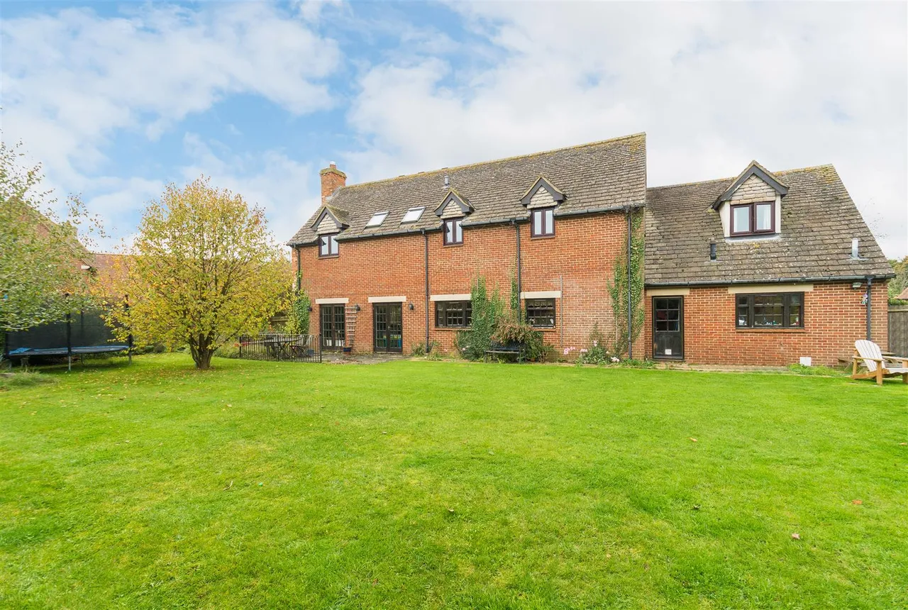 The Woodlands, Chesterton, photo 12