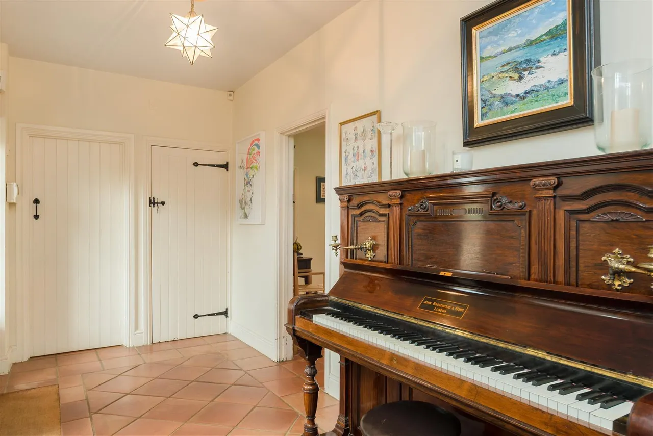 The Woodlands, Chesterton, photo 14