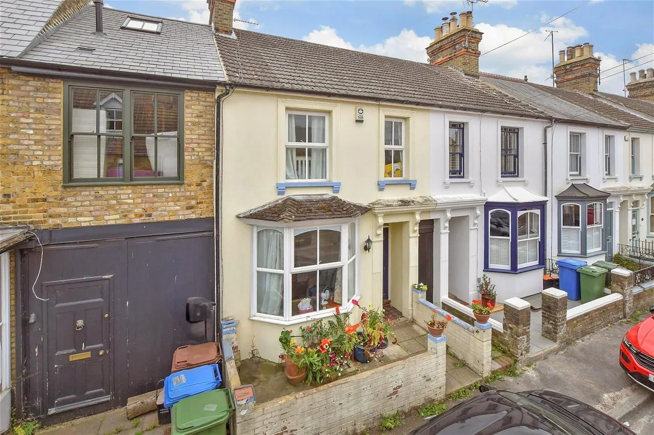 3 bed house for sale, Queens Road, Faversham, ME13