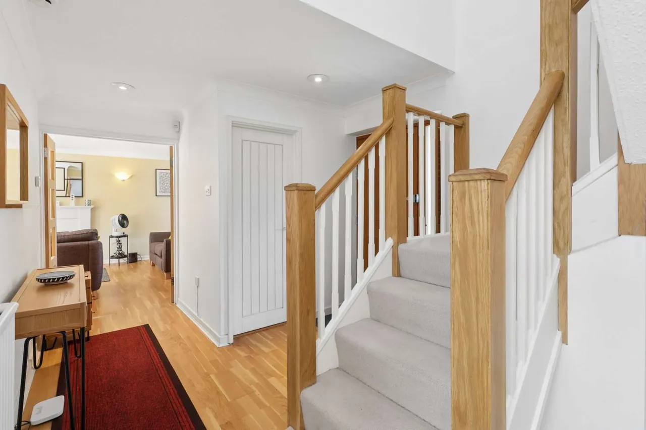Woodend Park, Cobham, Surrey, KT11 3BX, photo 4