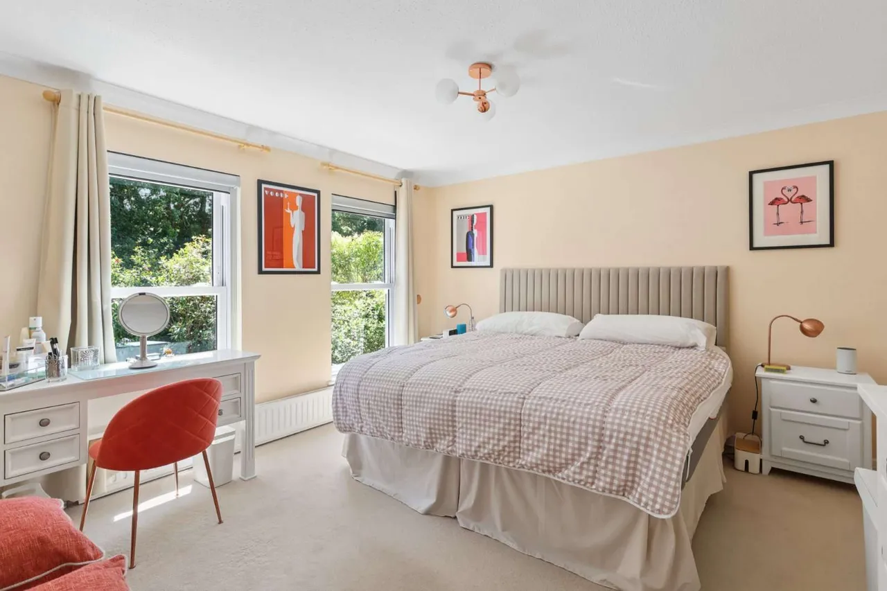 Woodend Park, Cobham, Surrey, KT11 3BX, photo 10