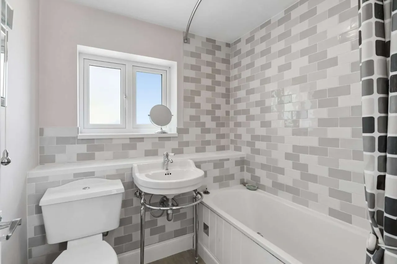 Woodend Park, Cobham, Surrey, KT11 3BX, photo 12