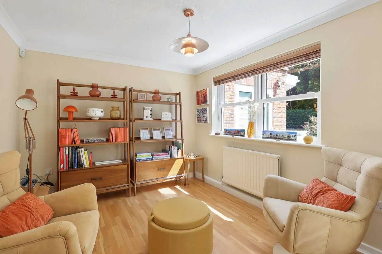 Woodend Park, Cobham, Surrey, KT11 3BX, photo 9