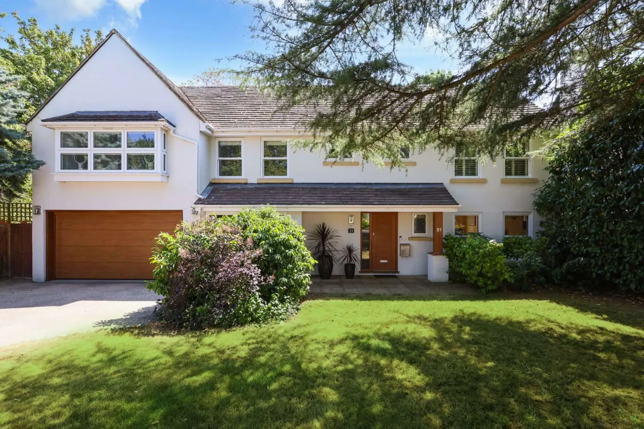5 bed house for sale — Woodend Park, Cobham, Surrey, KT11 3BX