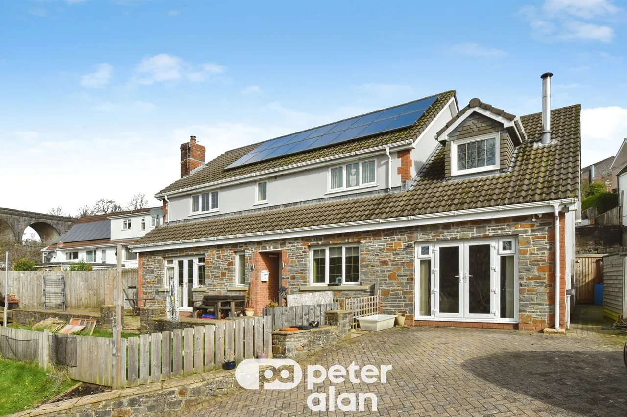 5 bed house for sale, Taff Fawr Close, Merthyr Tydfil, CF48