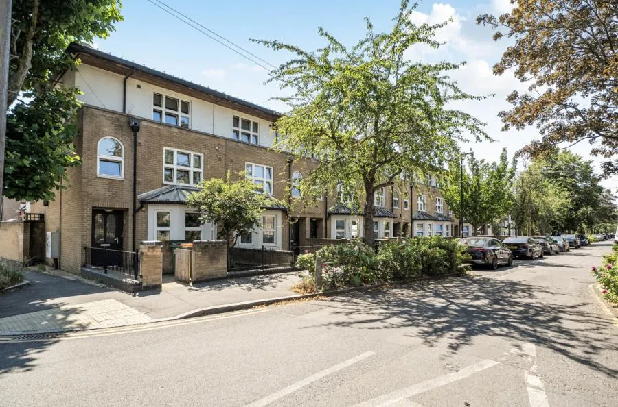 Durham Road, London, E12, photo 5