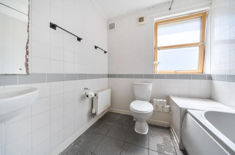 Durham Road, London, E12, photo 14