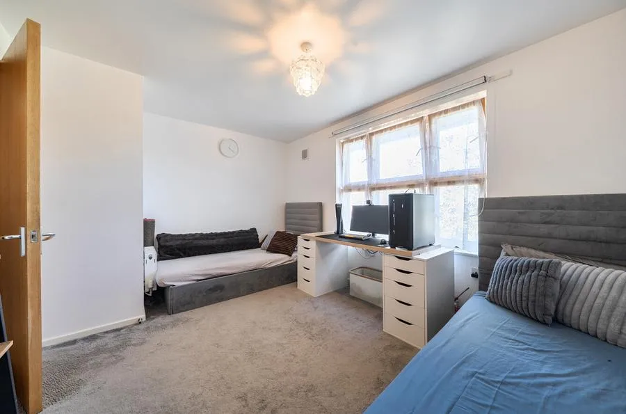 Durham Road, London, E12, photo 18