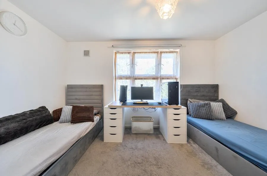 Durham Road, London, E12, photo 16