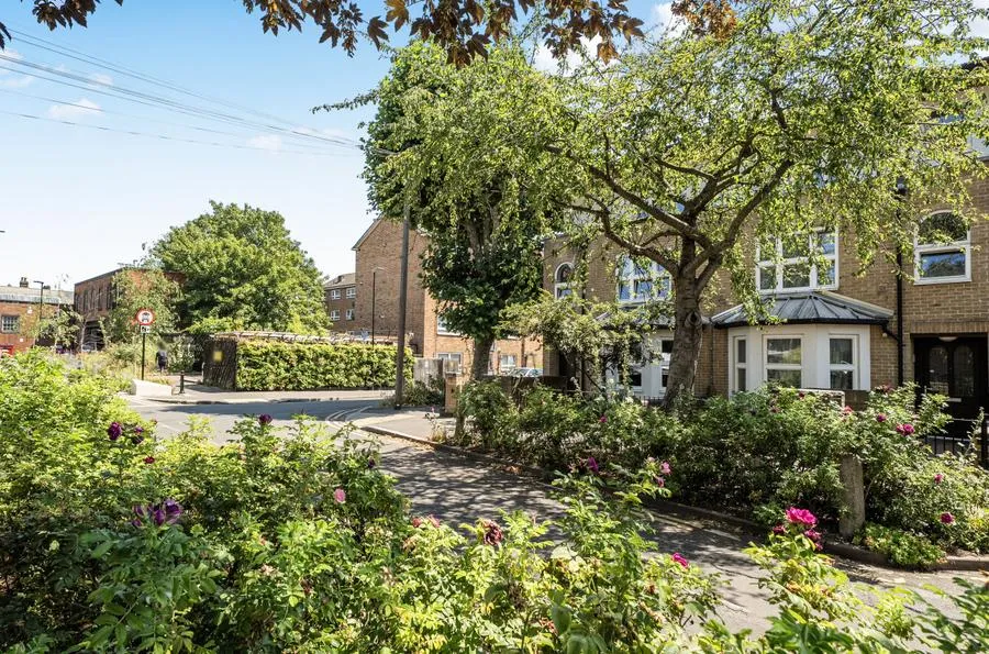 Durham Road, London, E12, photo 22