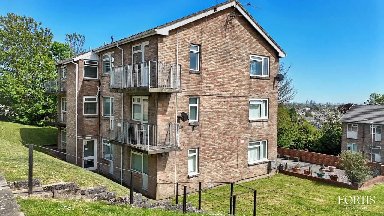 2 bed property for sale — Greenland Crescent, Cardiff, CF5