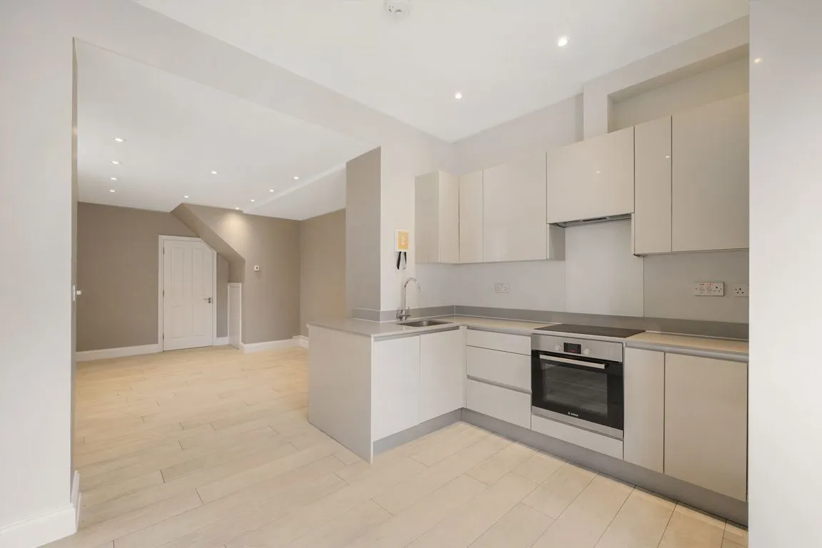 Brougham Road, W3, photo 3