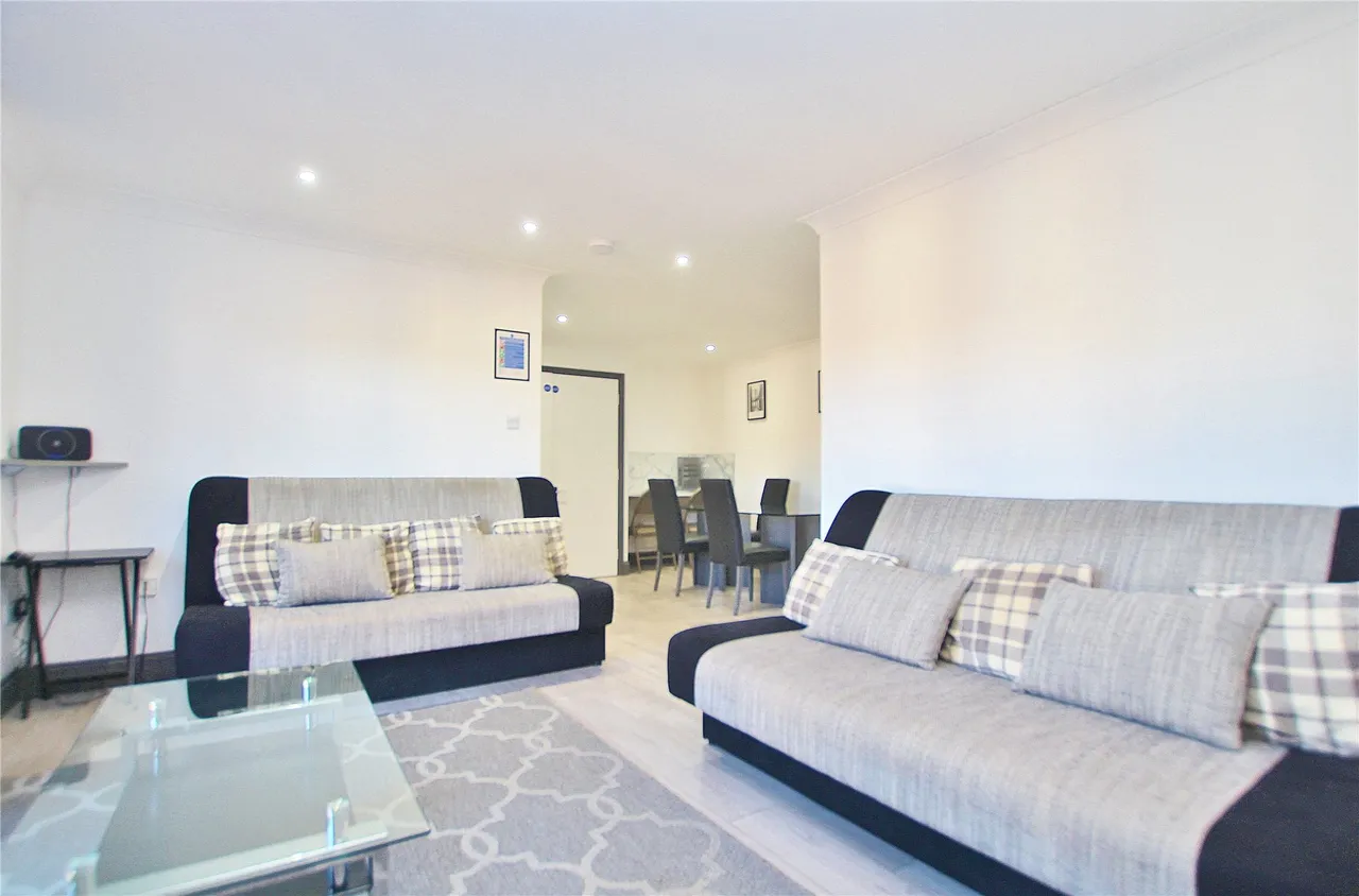 Alexandra Gardens, Knaphill, GU21, photo 8