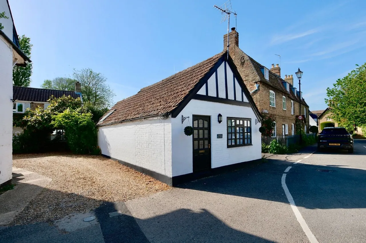 3 bed house for sale, The Green, Houghton, PE28