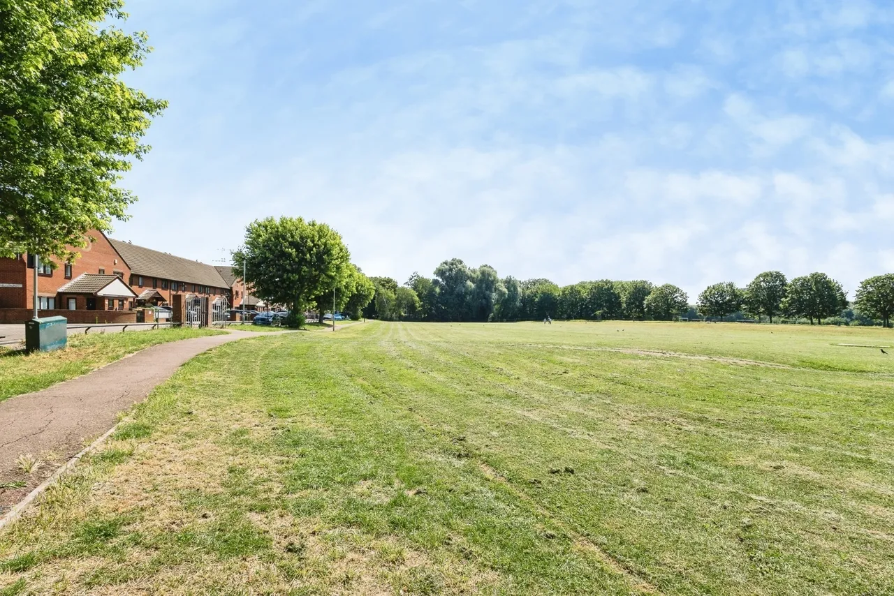 Andrewes Gardens, Beckton, London, E6, photo 19
