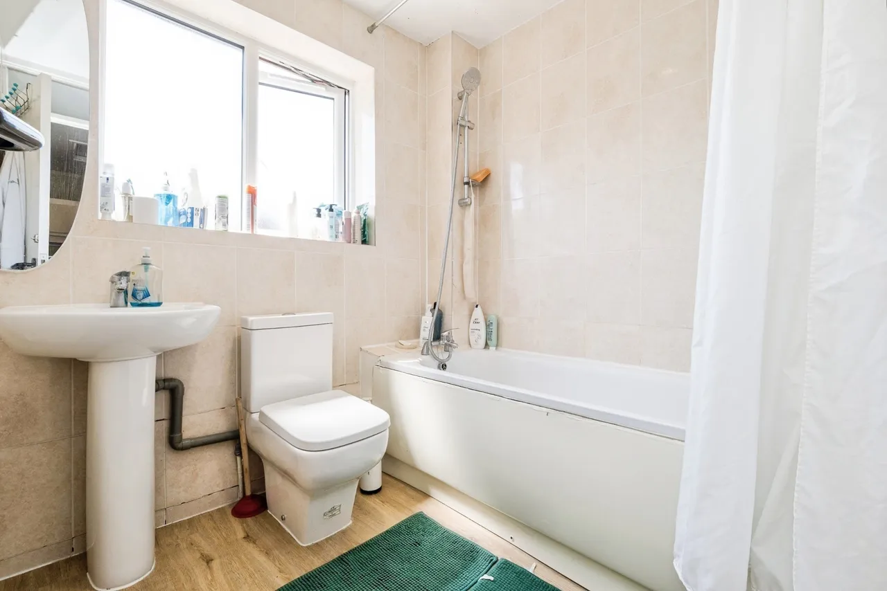 Andrewes Gardens, Beckton, London, E6, photo 15