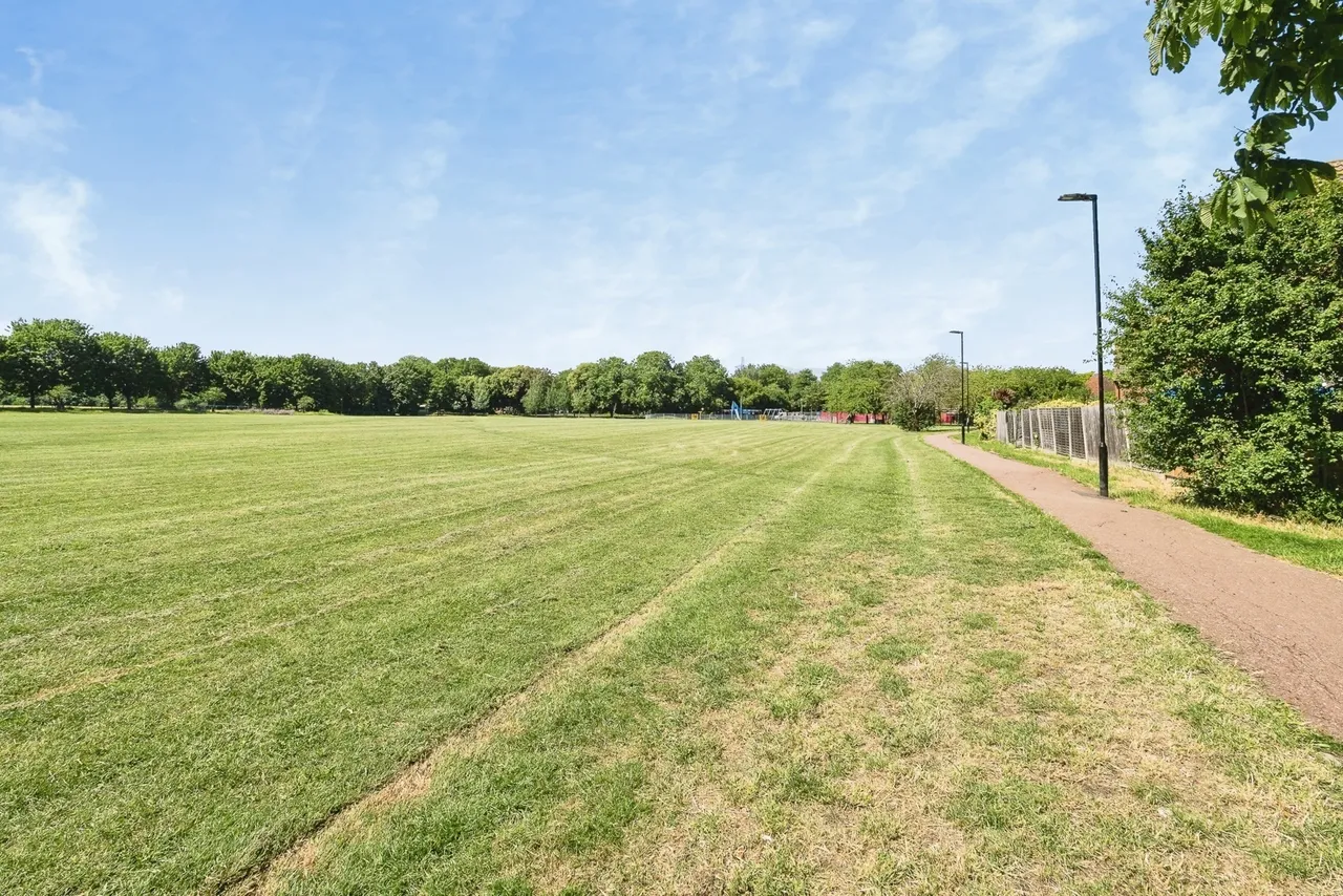 Andrewes Gardens, Beckton, London, E6, photo 20