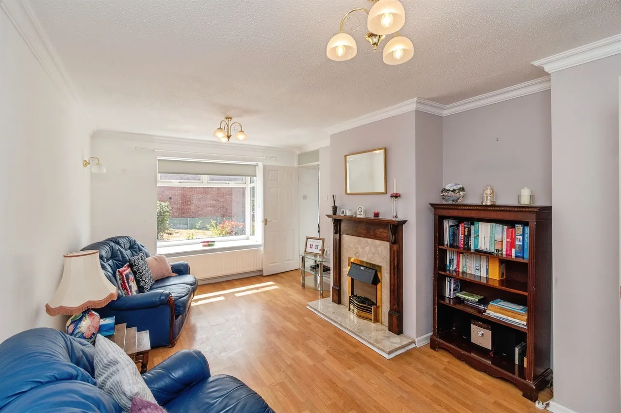 Fairfield Close, Heath Hayes, Cannock, photo 2