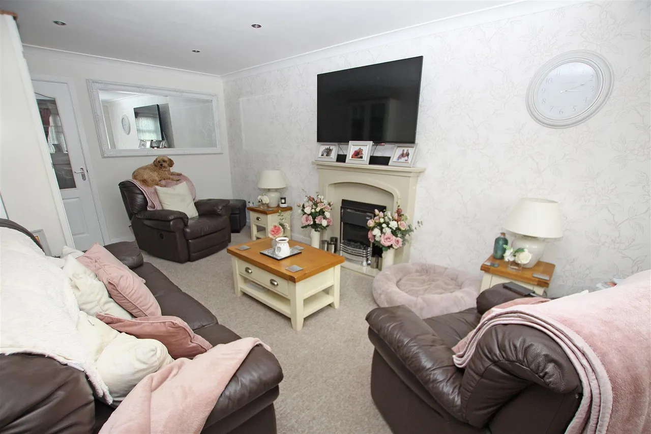 Gunville Crescent, Bournemouth, photo 2