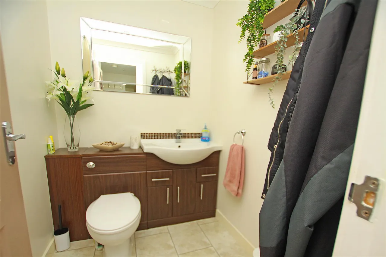 Gunville Crescent, Bournemouth, photo 9
