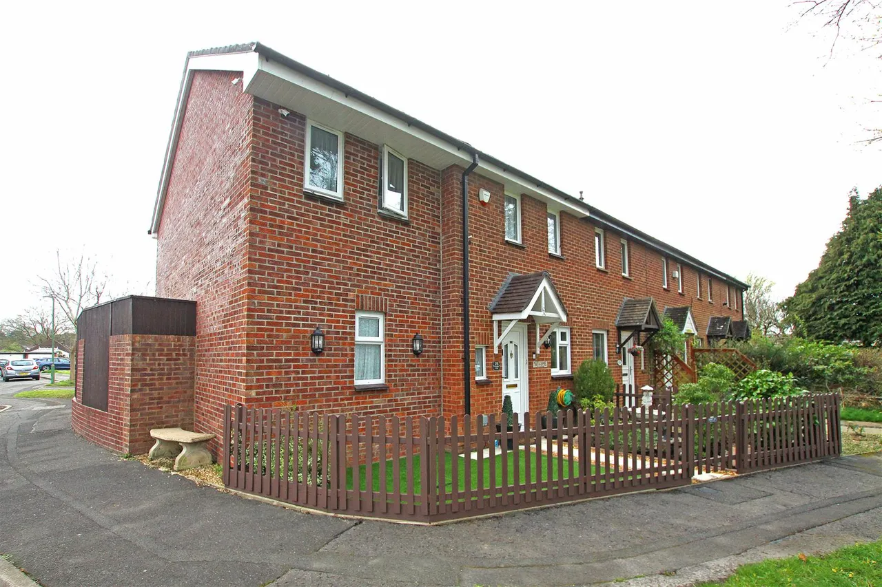 4 bed house for sale — Gunville Crescent, Bournemouth