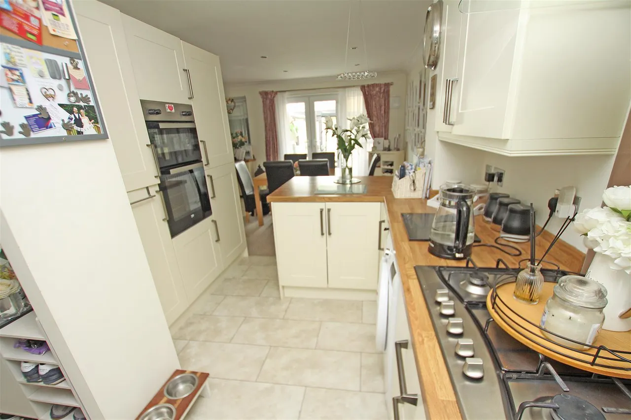 Gunville Crescent, Bournemouth, photo 7