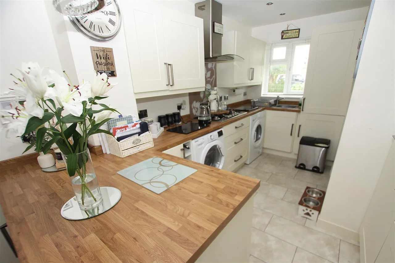 Gunville Crescent, Bournemouth, photo 6