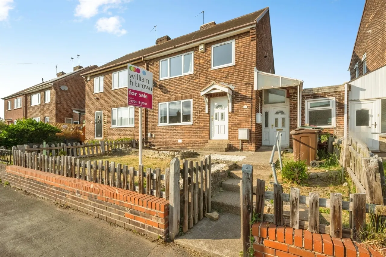3 bed house for sale — Hollytree Avenue, Maltby, Rotherham
