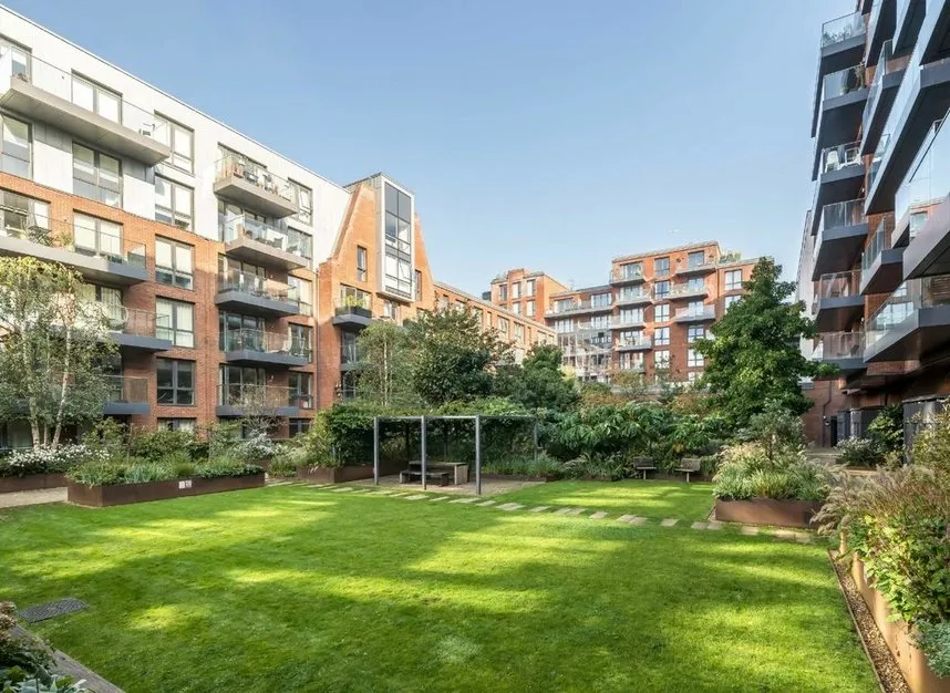 Gaumont Place, Streatham, SW2, photo 11