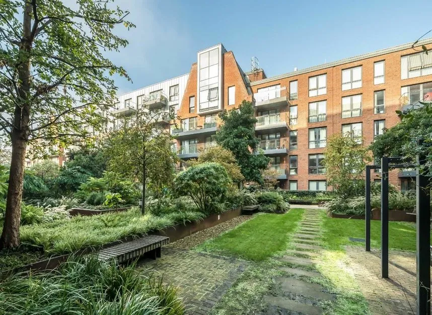 4 bed flat for sale — Gaumont Place, Streatham, SW2