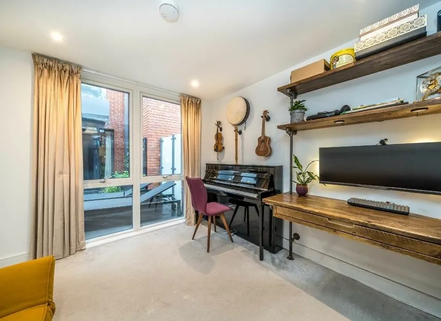 Gaumont Place, Streatham, SW2, photo 7