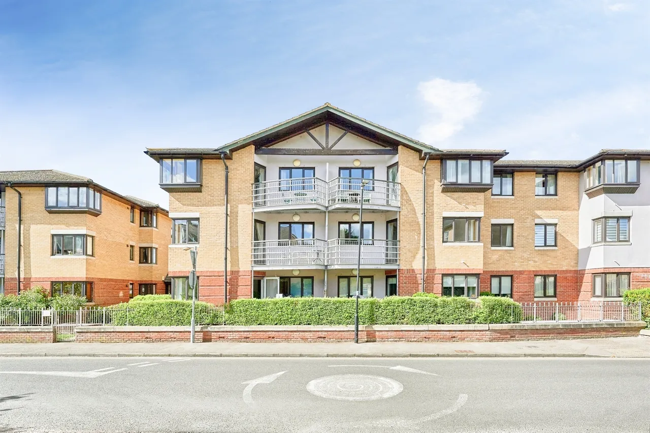 2 bed flat for sale, Station Street, Saffron Walden, CB11
