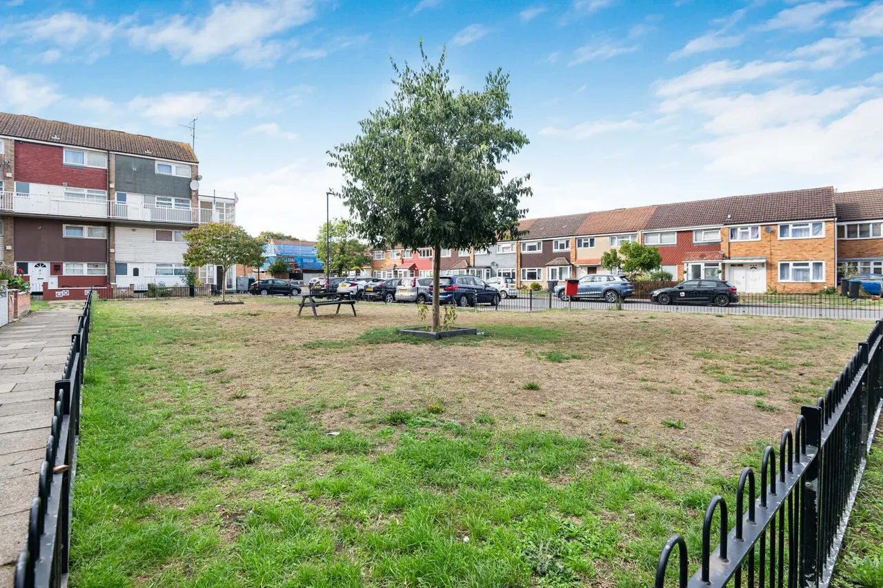 Dendridge Close, Enfield, EN1, photo 13